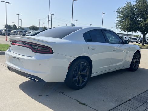 Used 2019 Dodge Charger SXT w/ Plus Group RWD image 9