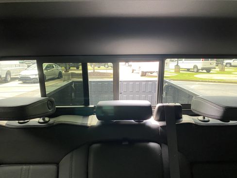 Used 2024 Chevrolet Silverado 2500 High Country w/ Technology Package AWD/4WD image 37