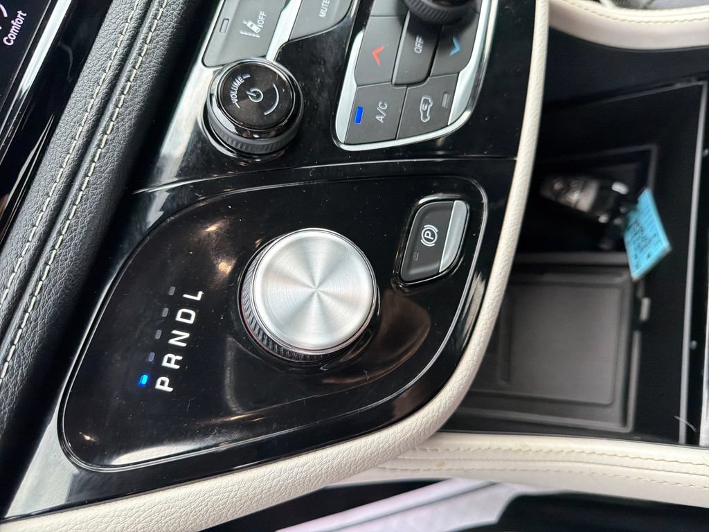 Used 2023 Chrysler Pacifica Limited FWD image 22