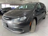 Used 2017 Chrysler Pacifica Touring image 3