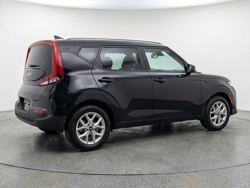 Used 2025 Kia Soul LX w/ LX Technology Package image 9