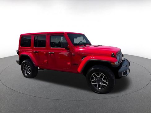 Used 2025 Jeep Wrangler Unlimited Sahara AWD/4WD image 2