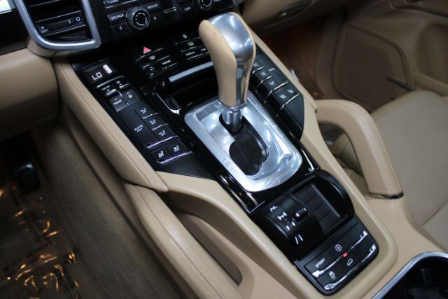 Used 2013 Porsche Cayenne AWD/4WD image 16