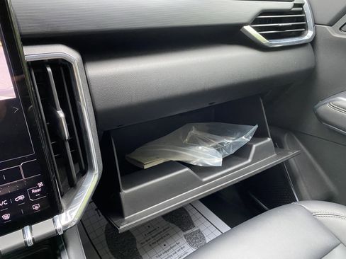 Used 2024 GMC Acadia Elevation image 31