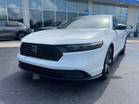 Used 2023 Honda Accord Sport image 2