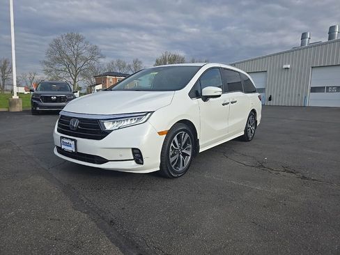 Used 2023 Honda Odyssey Elite image 3