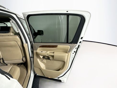 Used 2014 Nissan Armada Platinum image 32