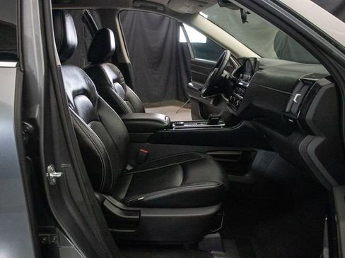 Used 2023 Nissan Pathfinder SV AWD/4WD image 16
