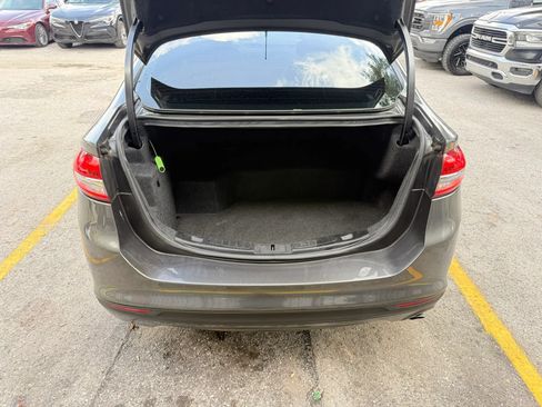 Used 2018 Ford Fusion SE w/ Equipment Group 601A FWD image 7