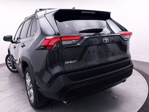 Used 2023 Toyota RAV4 XLE Premium image 9