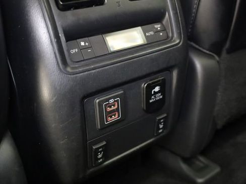 Used 2018 Nissan Pathfinder Platinum image 31