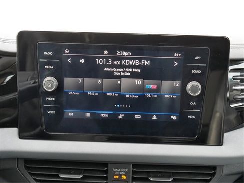 Certified 2025 Volkswagen Jetta SE image 28