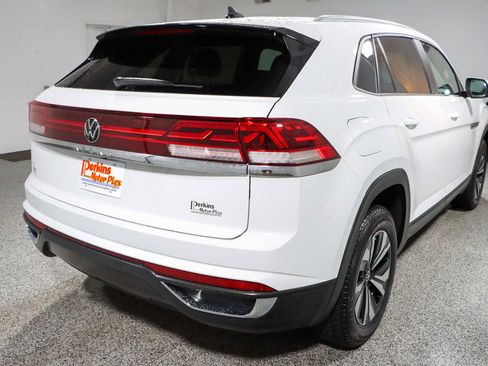 Used 2024 Volkswagen Atlas Cross Sport SE FWD image 7