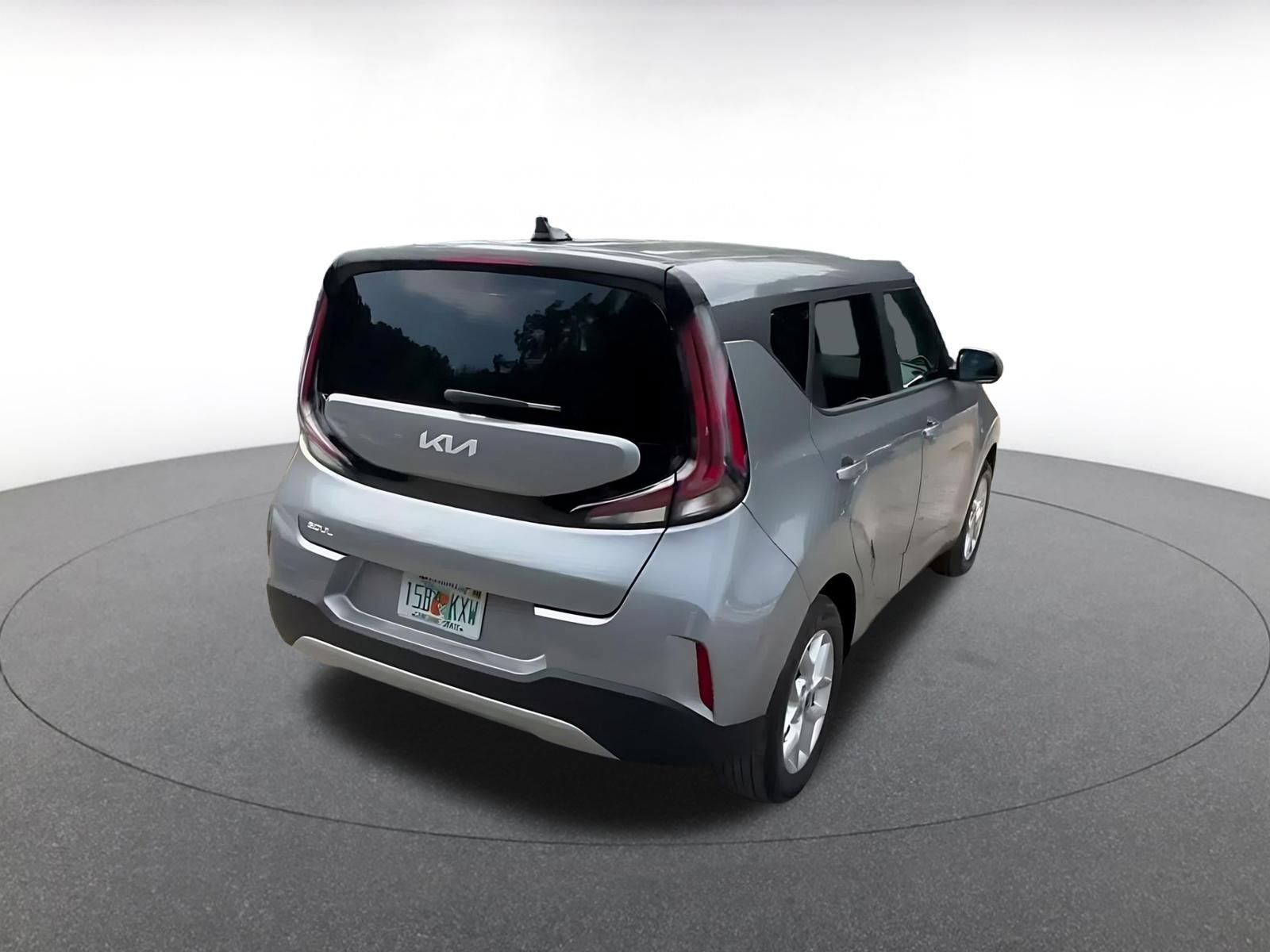 Used 2025 Kia Soul LX w/ LX Technology Package FWD image 13