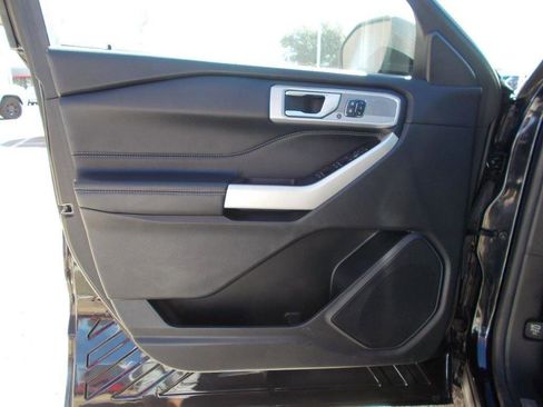 Used 2022 Ford Explorer Limited w/ Equipment Group 301A image 16