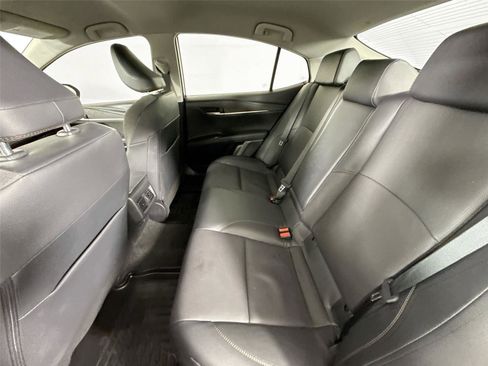 Used 2025 Toyota Camry XLE image 33