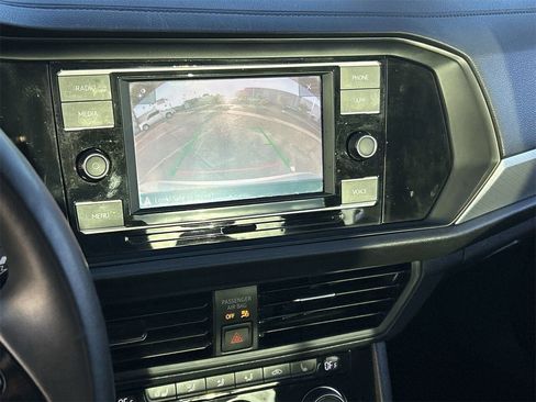 Used 2020 Volkswagen Jetta SE w/ SE Cold Weather Package image 24