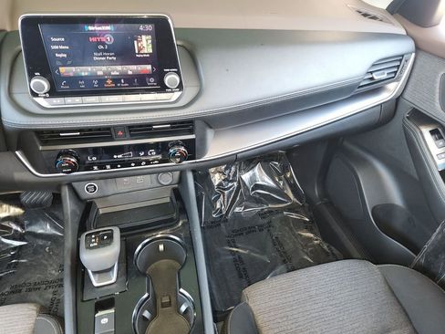 Used 2023 Nissan Rogue SV image 16