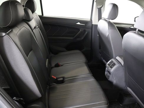 Used 2022 Volkswagen Tiguan SE w/ Panoramic Sunroof Package image 35