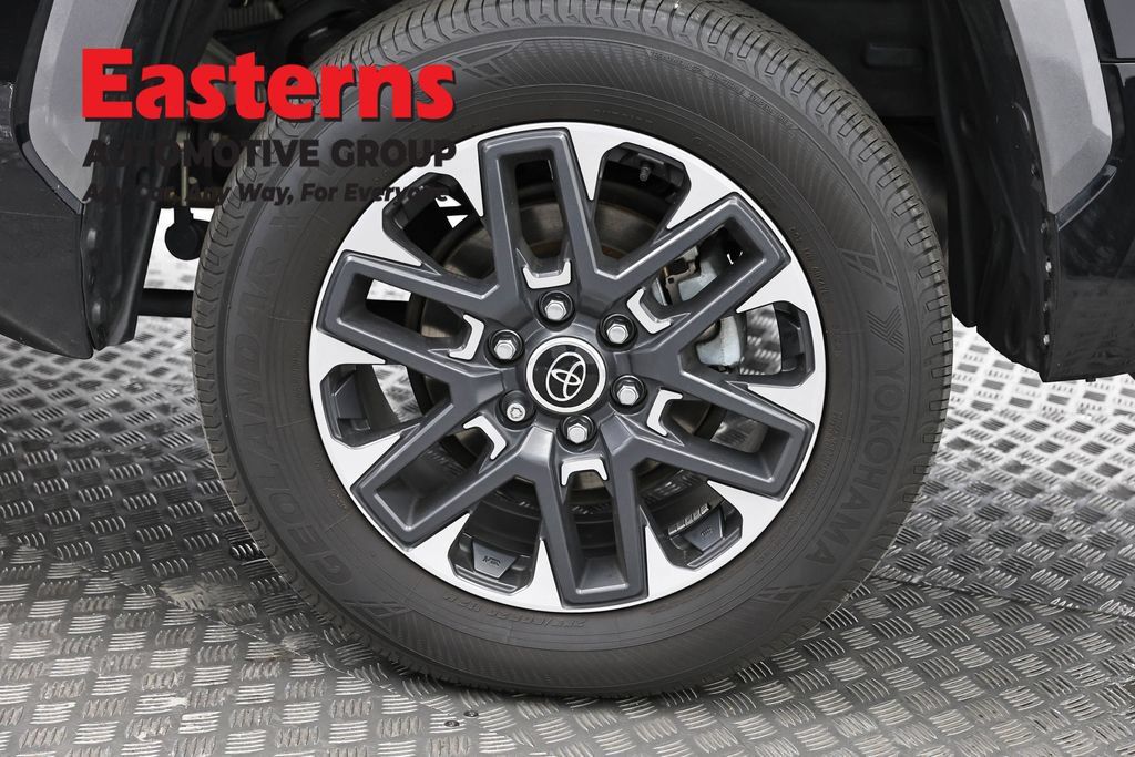 Used 2024 Toyota Tundra Limited AWD/4WD image 37