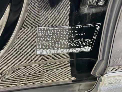 Used 2020 Volkswagen Tiguan SE w/ Panoramic Sunroof Package FWD image 35
