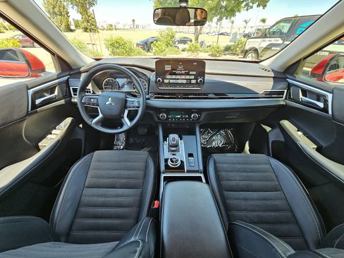 Used 2024 Mitsubishi Outlander SE image 24