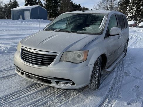 Used 2011 Chrysler Town & Country Limited w/ Trailer Tow Group image 2