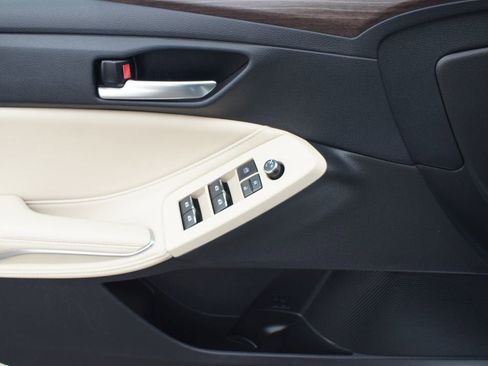 Used 2019 Toyota Avalon XLE image 27