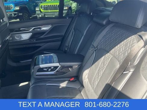 Used 2022 BMW 750i xDrive w/ Autobahn Package image 37