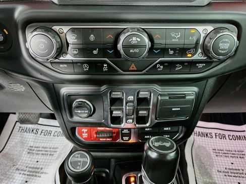 Used 2021 Jeep Wrangler Unlimited Rubicon w/ Dual Top Group AWD/4WD image 18