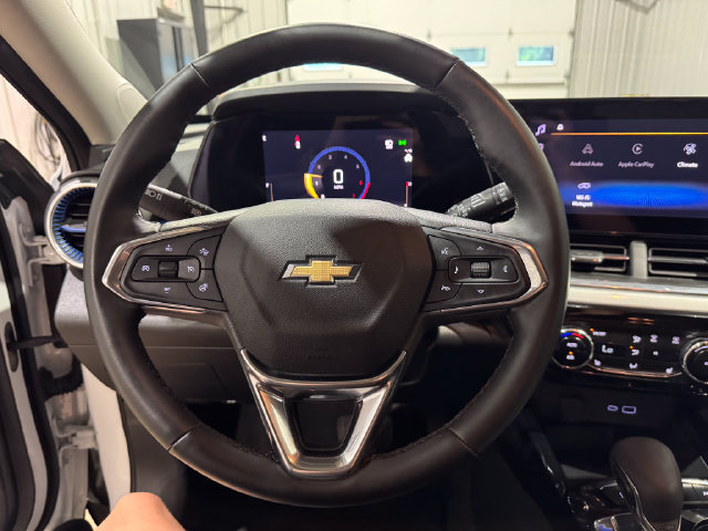 Used 2025 Chevrolet Trax LT w/ LT Convenience Package FWD image 12