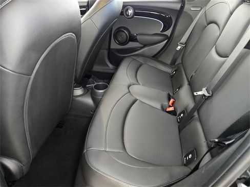 Used 2023 MINI Cooper 4-Door Hardtop image 5