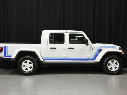 Used 2025 Jeep Gladiator Sport AWD/4WD image 6