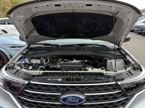 Certified 2022 Ford Explorer XLT w/ Equipment Group 202A image 15