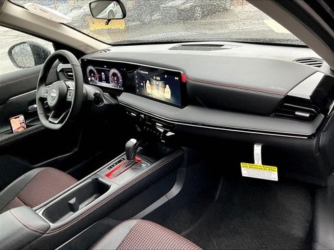 New 2025 Nissan Kicks SR w/ Illumination Package AWD/4WD image 9