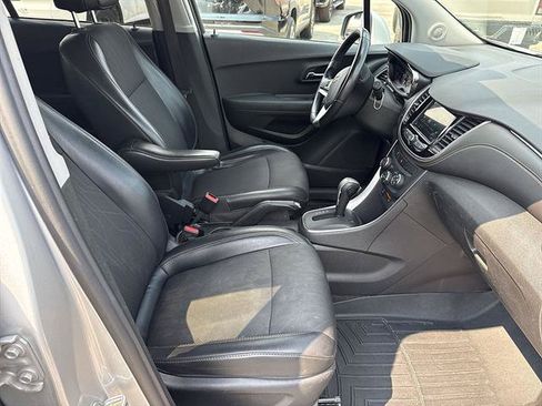 Used 2018 Chevrolet Trax LT w/ LT Convenience Package FWD image 46
