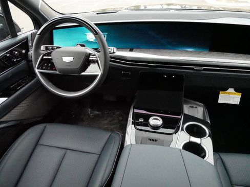 New 2025 Cadillac Escalade IQ Luxury 2 w/ LPO, Radiant Package image 7