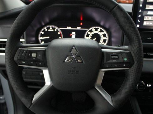 New 2026 Mitsubishi Outlander SE FWD image 8