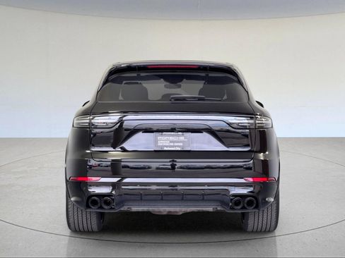 Certified 2023 Porsche Cayenne AWD/4WD image 6