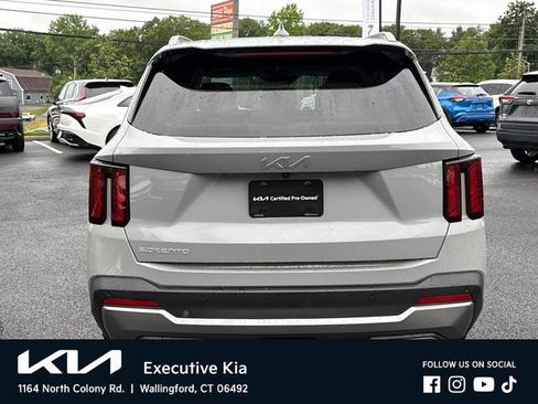 Certified 2025 Kia Sorento S w/ Panoramic Sunroof Package FWD image 3