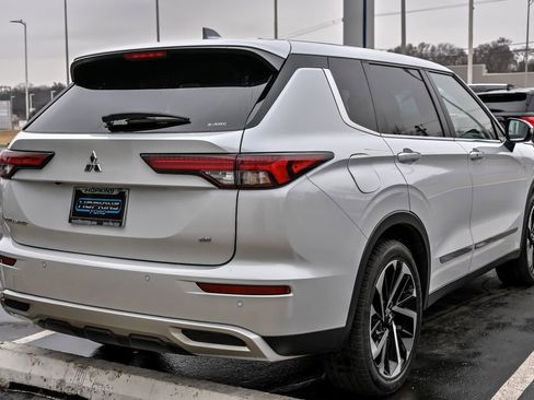 Used 2023 Mitsubishi Outlander SE image 5
