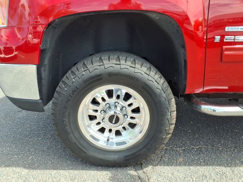 Used 2008 GMC Sierra 2500 SLT w/ Z71 Off-Road Package AWD/4WD image 9