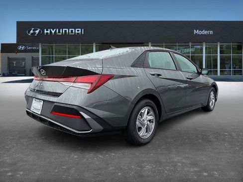 New 2026 Hyundai Elantra SE image 3
