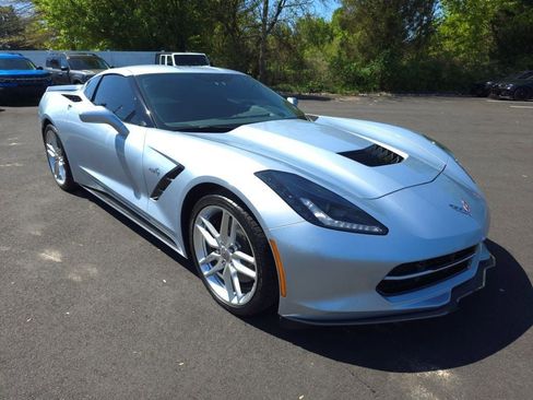 Used 2017 Chevrolet Corvette Stingray Coupe RWD image 3