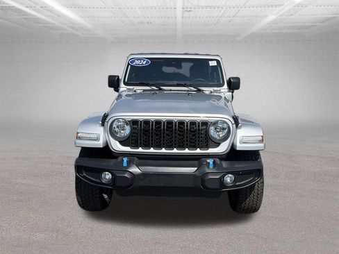 Used 2024 Jeep Wrangler Unlimited w/ Convenience Group AWD/4WD image 3