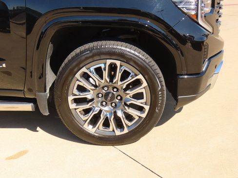 Used 2024 GMC Sierra 1500 Denali Ultimate image 9