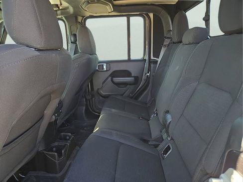 Used 2023 Jeep Gladiator Sport AWD/4WD image 19