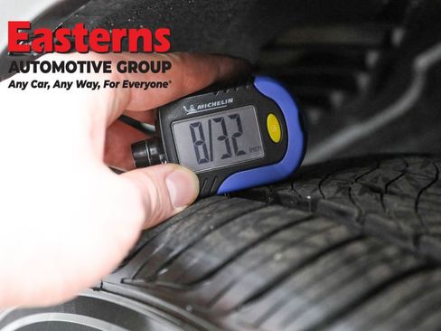 Used 2018 Toyota RAV4 SE image 27