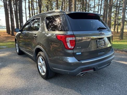 Used 2018 Ford Explorer XLT w/ Equipment Group 201A image 5