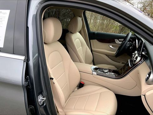 Used 2019 Mercedes-Benz GLC 300 4MATIC image 8